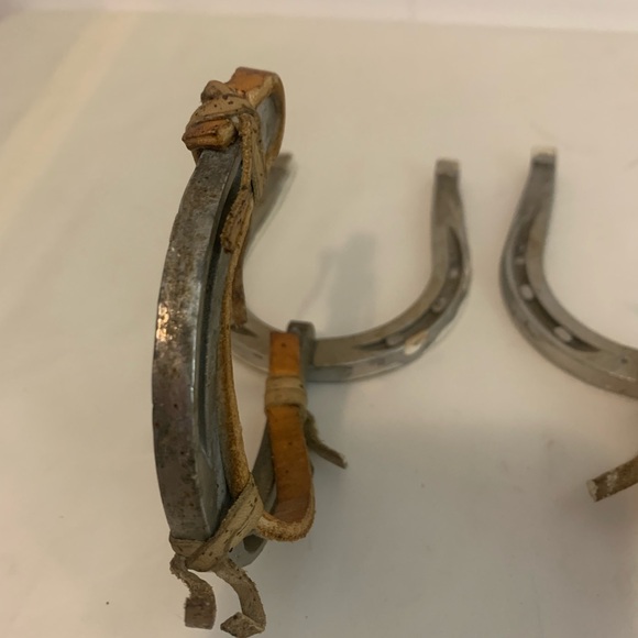 Rustic Silver Horseshoe Decor - Picture 4 of 10